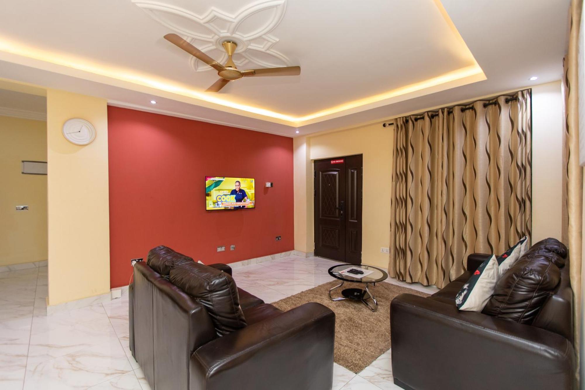 Washington Apartments - Just 25Mins Drive From The Airport Kwashieman Eksteriør billede