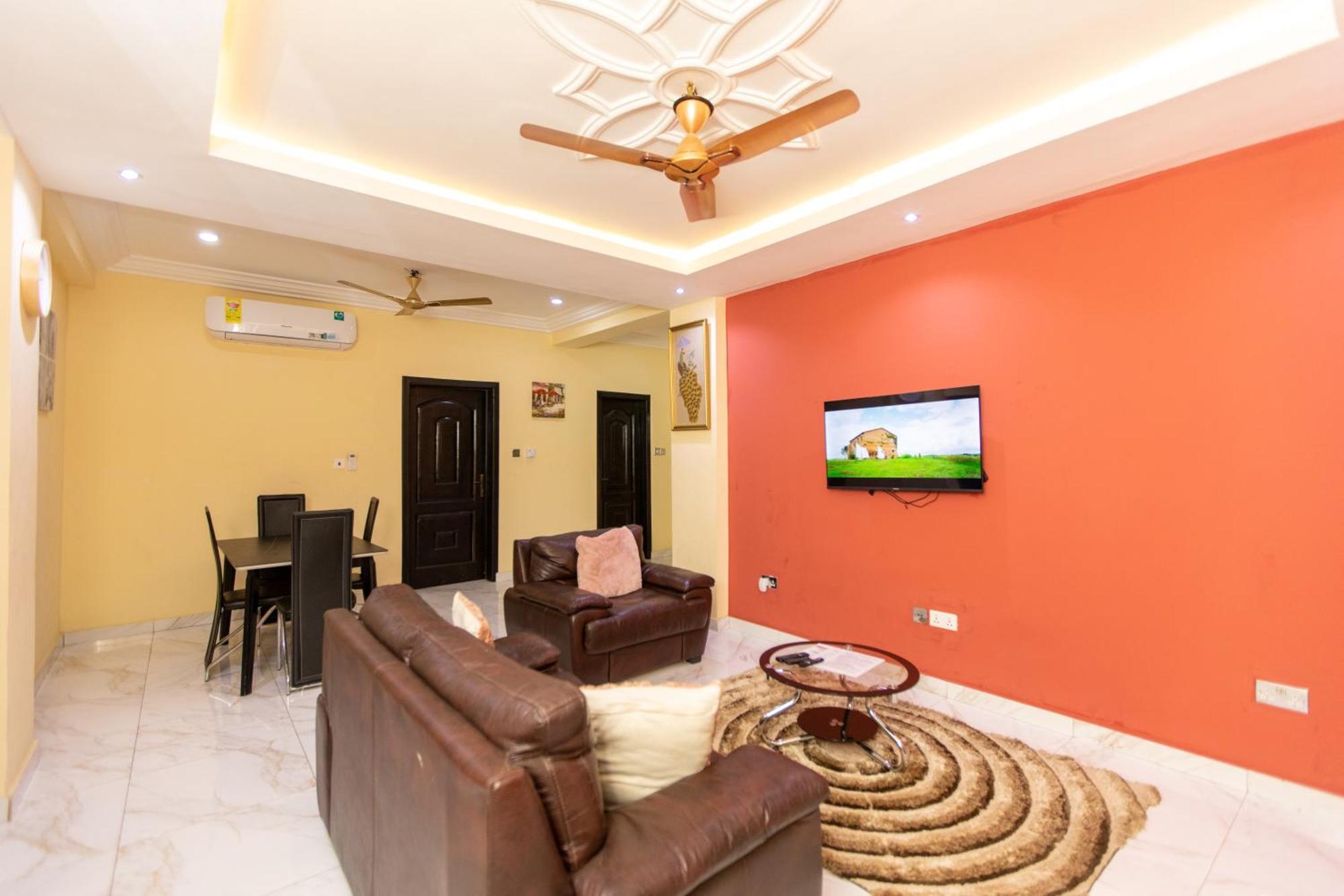 Washington Apartments - Just 25Mins Drive From The Airport Kwashieman Eksteriør billede
